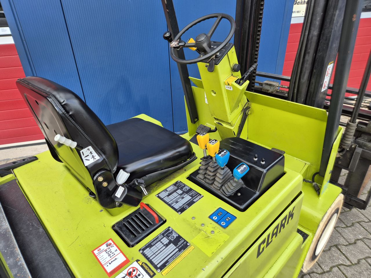 CLARK EPM30 HEFTRUCK 3 TONS MET SIDESHIFT EN VORKVERSTELLER