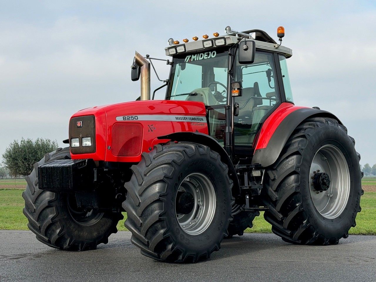 Te koop: Unieke MF 8250 XTRA