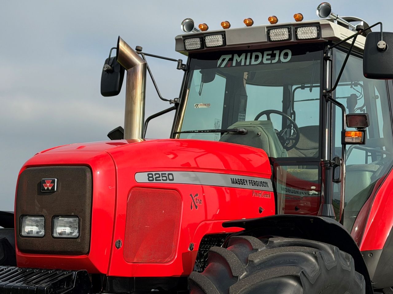 Te koop: Unieke MF 8250 XTRA