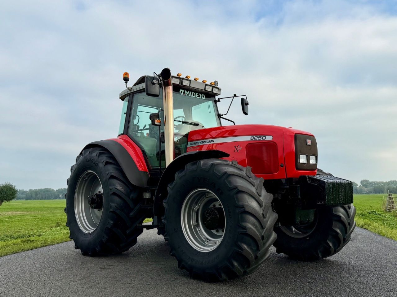 Te koop: Unieke MF 8250 XTRA