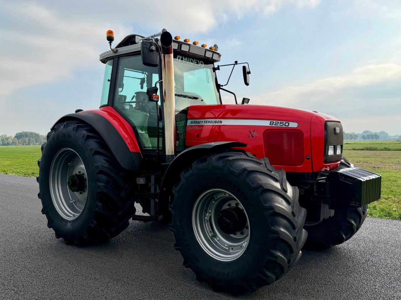 Te koop: Unieke MF 8250 XTRA