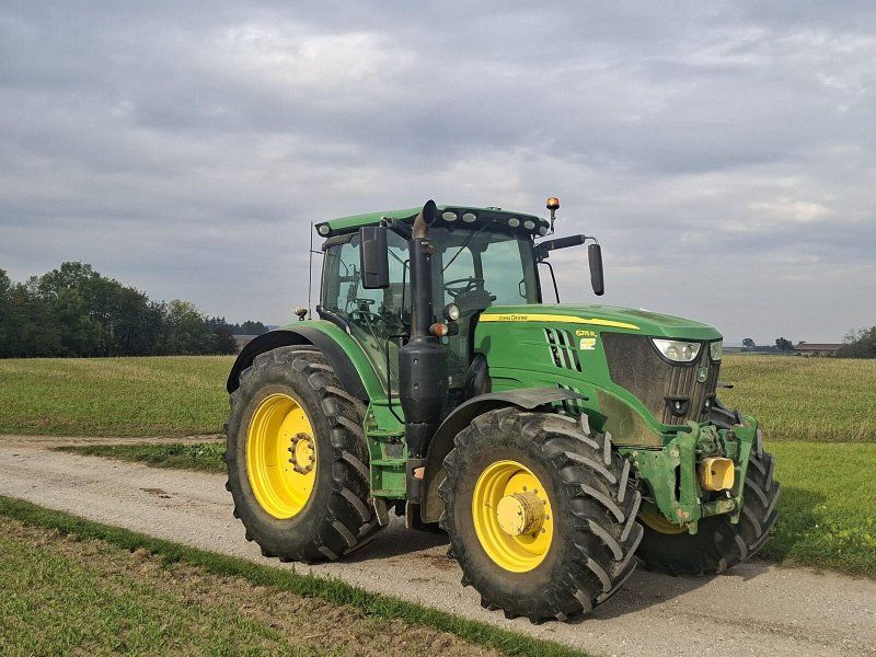 John Deere 6215 R