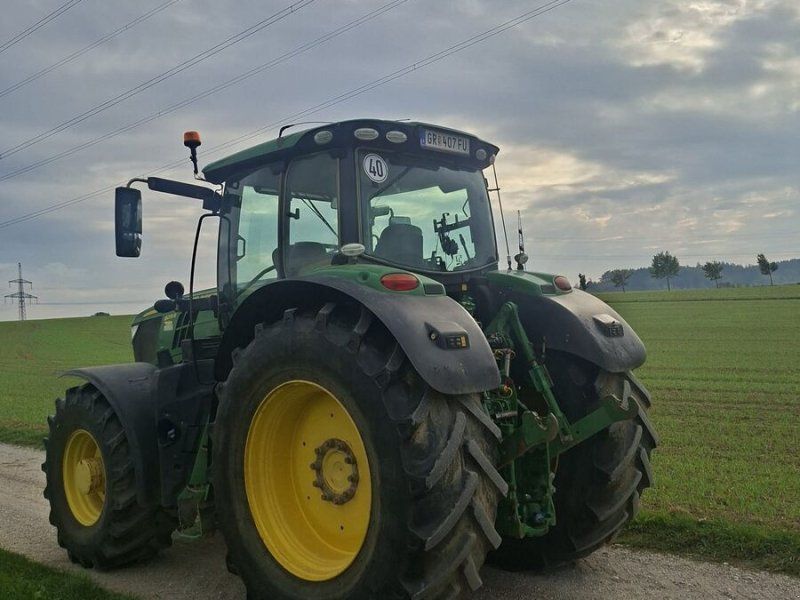 John Deere 6215 R