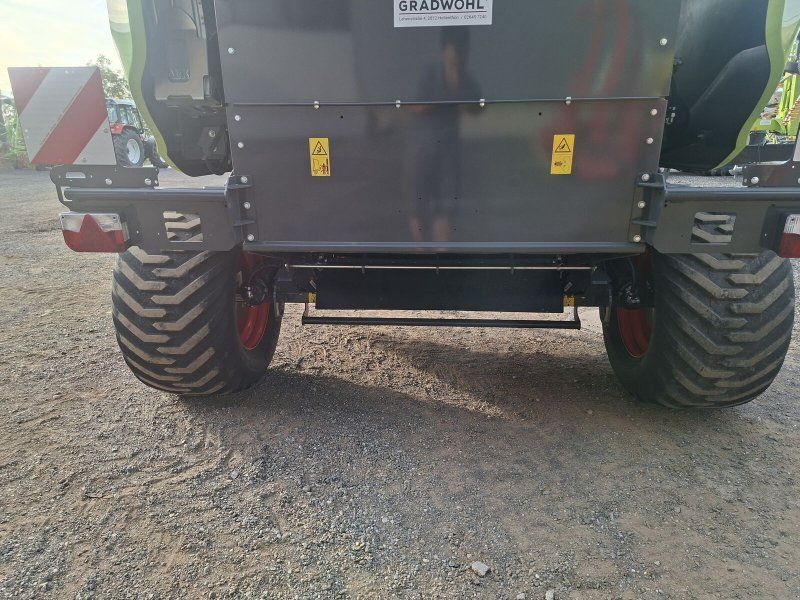Claas VARIANT 585 RC