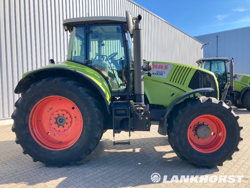 Claas AXION 810