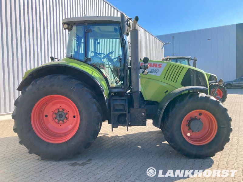 Claas AXION 820