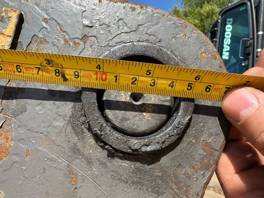 Matt Nielen CW10 hydraulic quick hitch