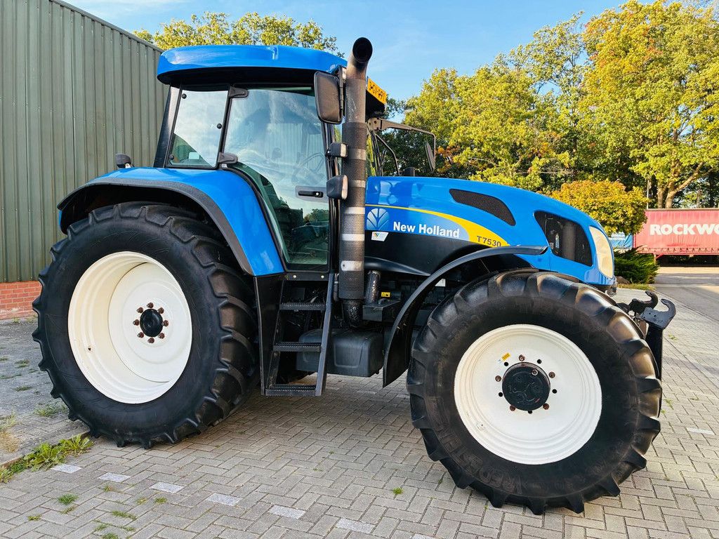New Holland T7530