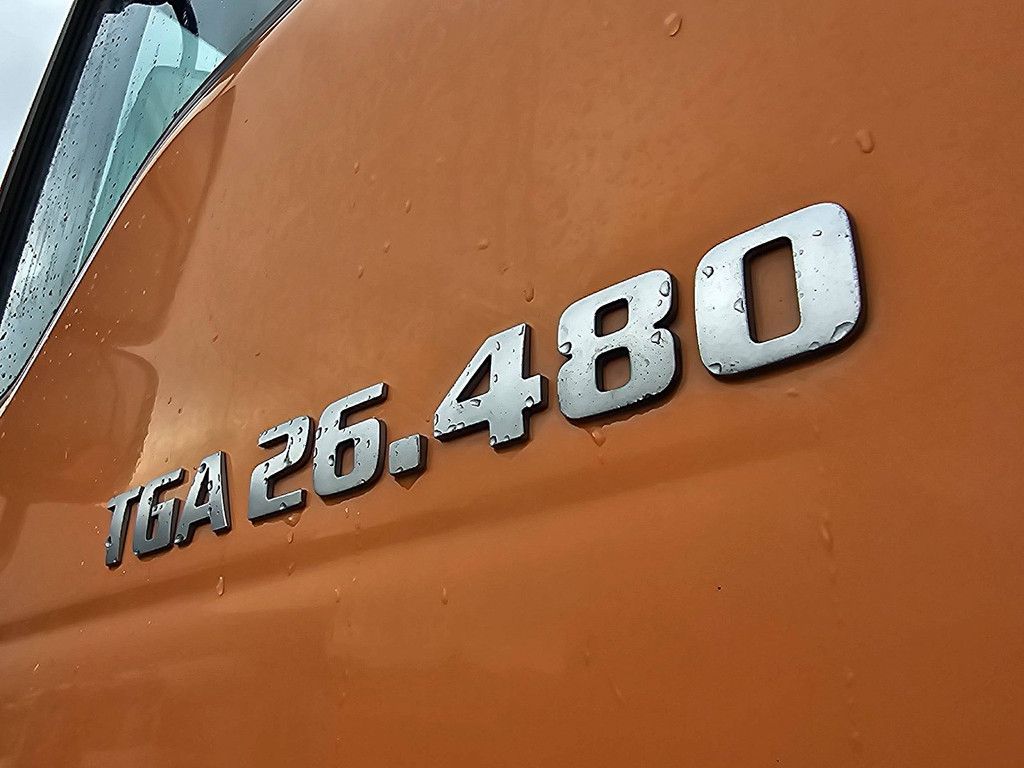 M.A.N. 26.480 TGA 6x4 steel/air manual