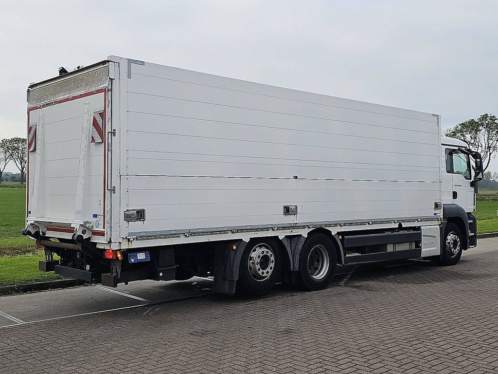 M.A.N. 26.360 TGS 2 TONS TAILLIFT LAST AXLE STEERING 6X2-4 ONLY 272TKM GERMAN TRUCK SIDE OPENING GETRÄNKE