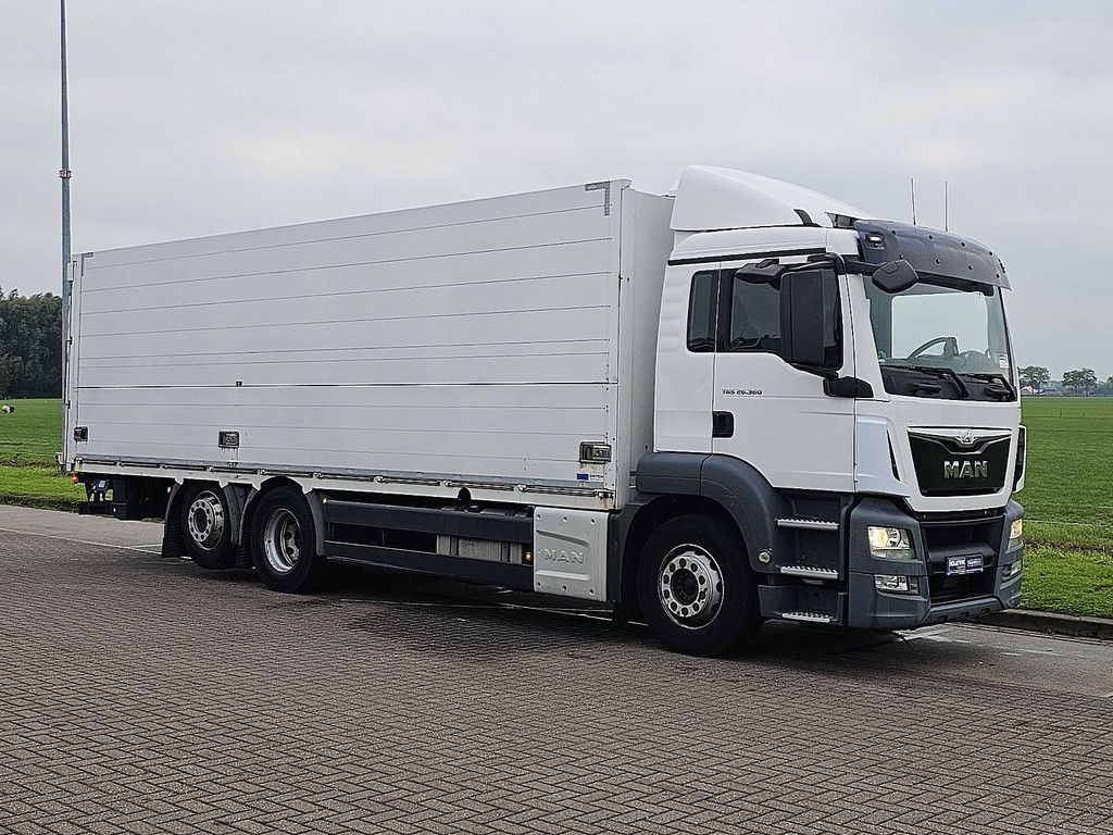 M.A.N. 26.360 TGS 2 TONS TAILLIFT LAST AXLE STEERING 6X2-4 ONLY 272TKM GERMAN TRUCK SIDE OPENING GETRÄNKE