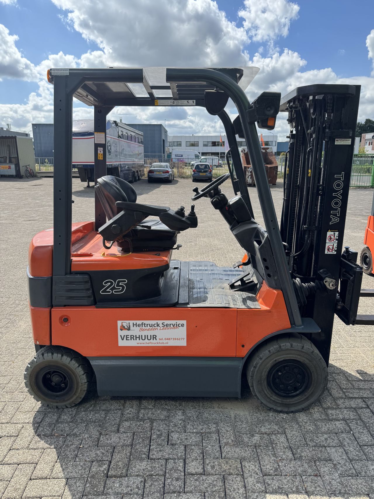 Super nette Toyota 7FBMF25, Triplex 4,70M, accu 2021