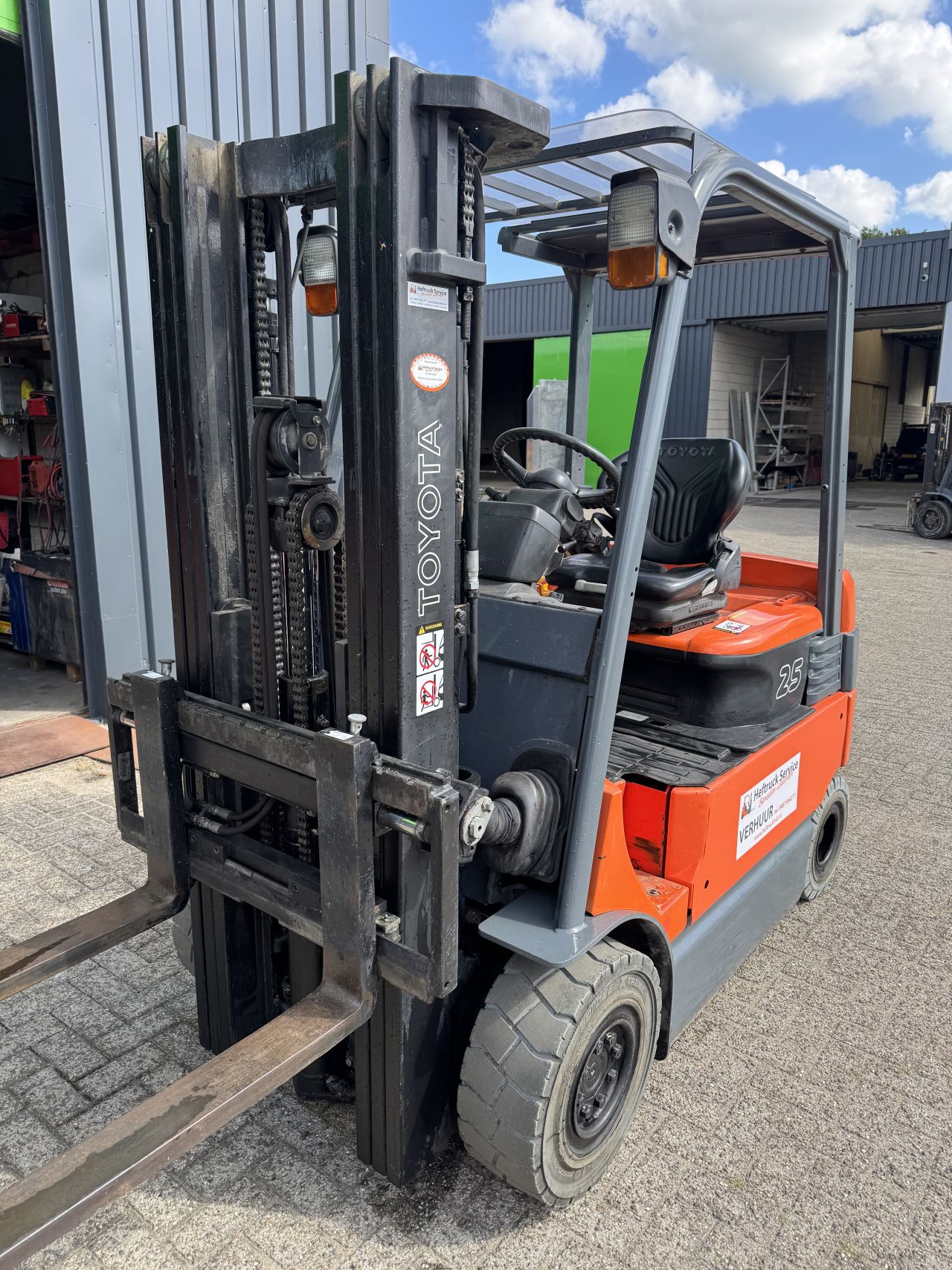 Super nette Toyota 7FBMF25, Triplex 4,70M, accu 2021