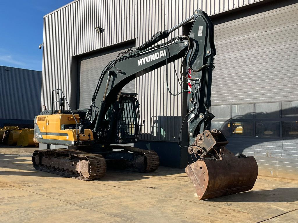 Hyundai HX220AL