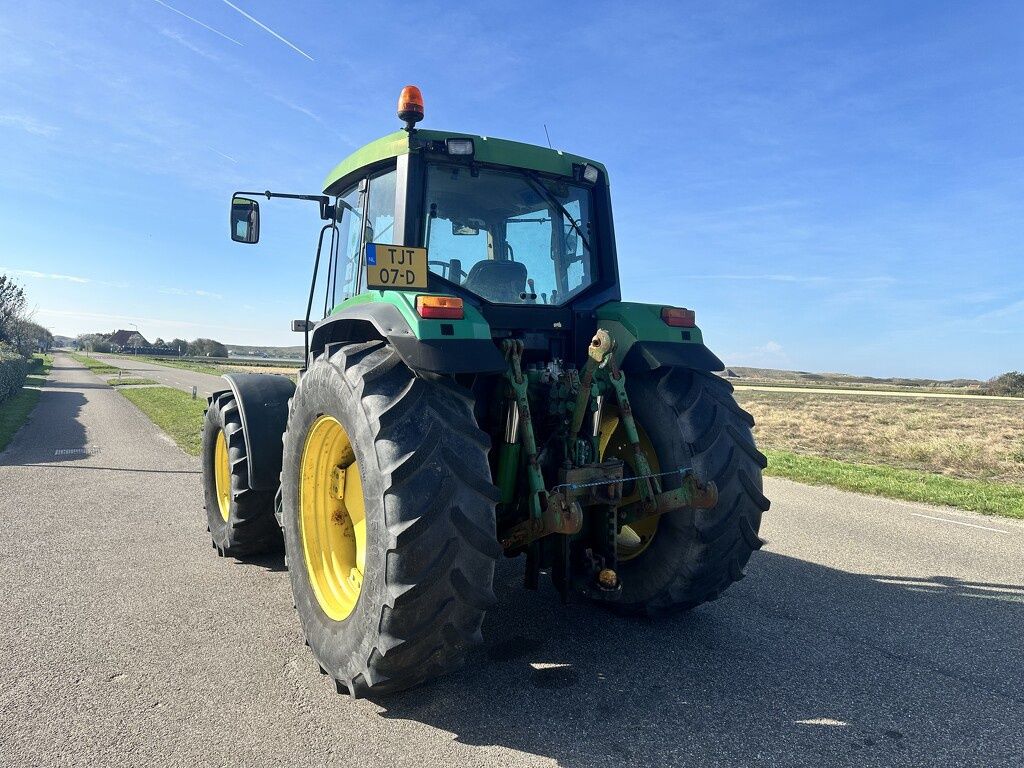 John Deere 6900