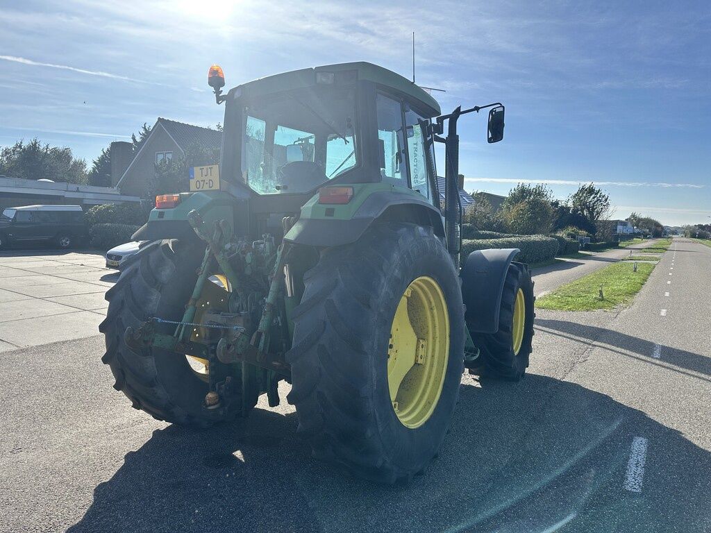 John Deere 6900