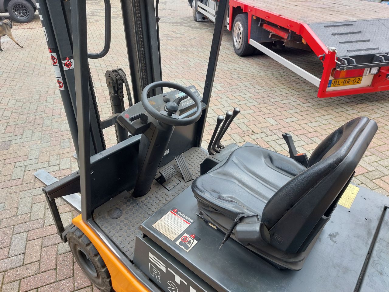 Still R20-16 triplex sideshift