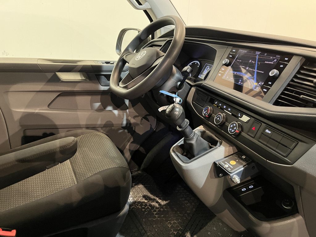 Volkswagen Transporter 2.0 TDI L2H1 4Motion 4X4 150 PK Servicebus / Sortimo Inrichting / Euro 6 / 220V. / Airco / CarPlay / Camera / Trekhaak / Cruise Control / Navigatie / Klep