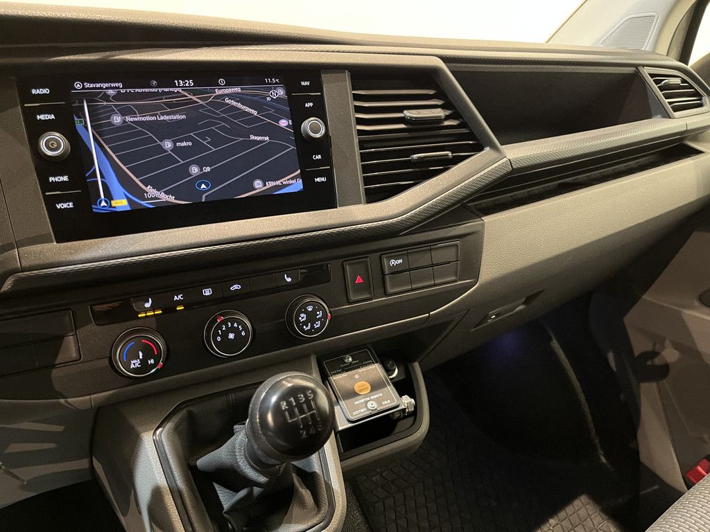 Volkswagen Transporter 2.0 TDI L2H1 4Motion 4X4 150 PK Servicebus / Sortimo Inrichting / Euro 6 / 220V. / Airco / CarPlay / Camera / Trekhaak / Cruise Control / Navigatie / Klep