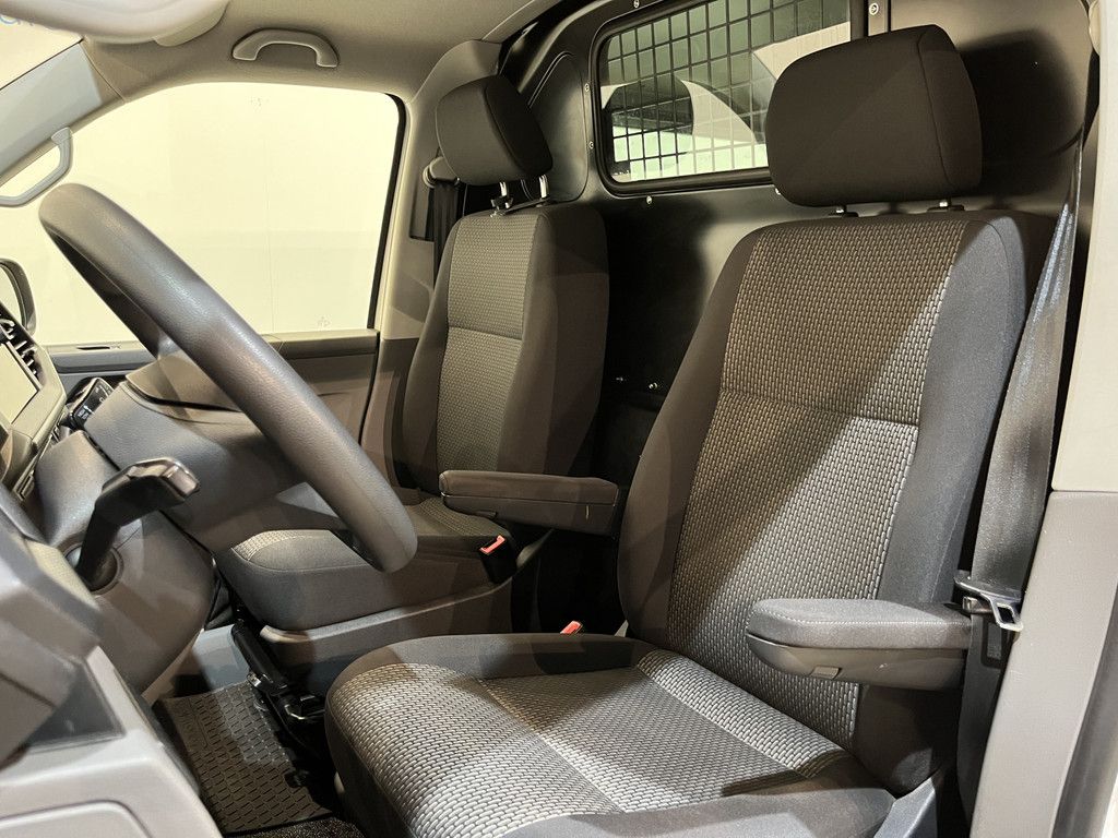 Volkswagen Transporter 2.0 TDI L2H1 4Motion 4X4 150 PK Servicebus / Sortimo Inrichting / Euro 6 / 220V. / Airco / CarPlay / Camera / Trekhaak / Cruise Control / Navigatie / Klep