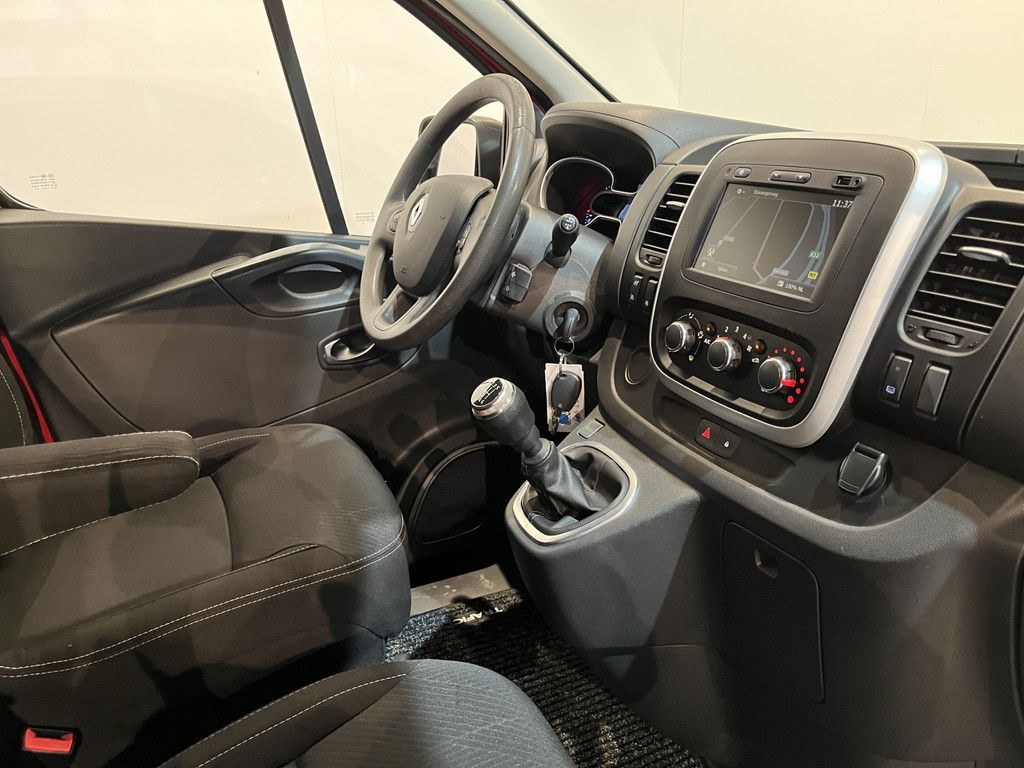 Renault Trafic 2.0 dCi 120 PK L2H1 / Euro 6 / Airco / Cruise Control / PDC / CarPlay / Navigatie / Trekhaak / Imperiaal / 3-Zits
