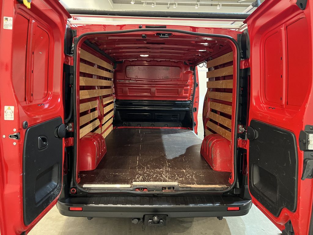 Renault Trafic 2.0 dCi 120 PK L2H1 / Euro 6 / Airco / Cruise Control / PDC / CarPlay / Navigatie / Trekhaak / Imperiaal / 3-Zits