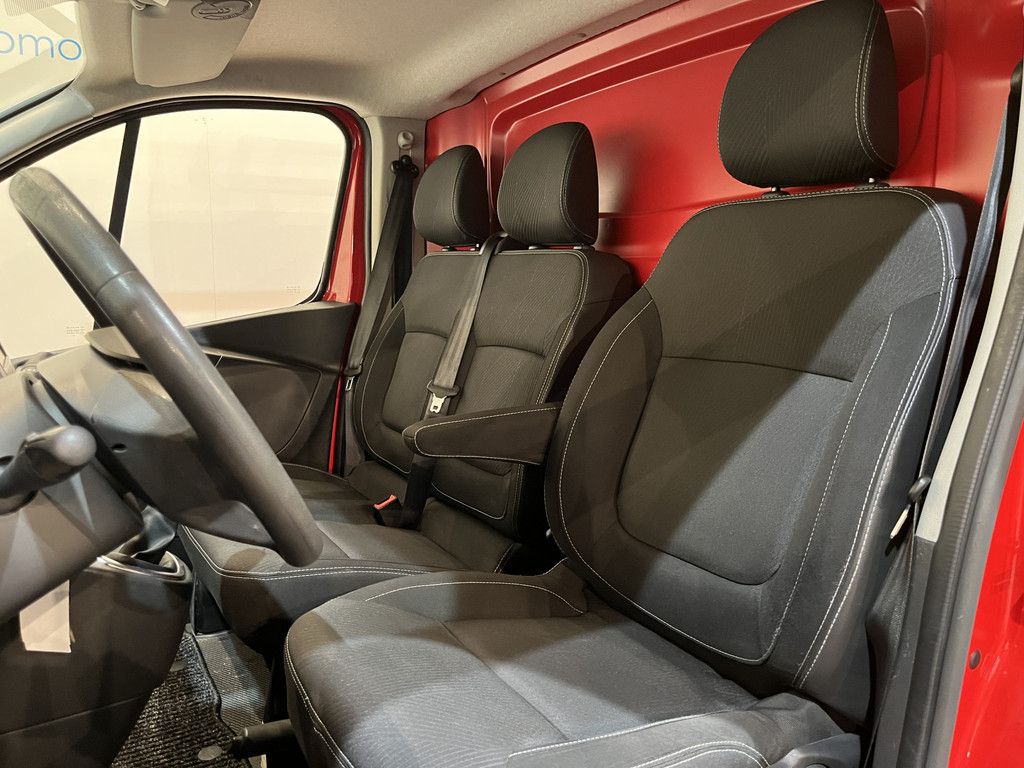 Renault Trafic 2.0 dCi 120 PK L2H1 / Euro 6 / Airco / Cruise Control / PDC / CarPlay / Navigatie / Trekhaak / Imperiaal / 3-Zits