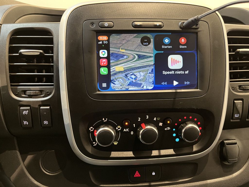 Renault Trafic 2.0 dCi 120 PK L2H1 / Euro 6 / Airco / Cruise Control / PDC / CarPlay / Navigatie / Trekhaak / Imperiaal / 3-Zits