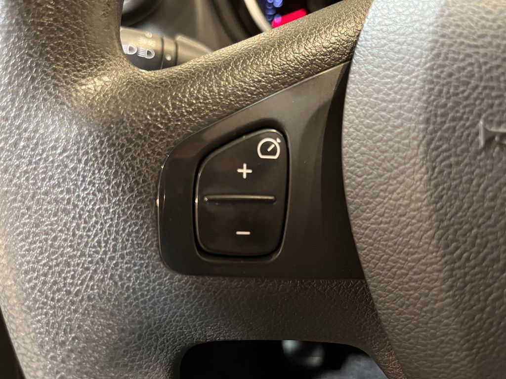 Renault Trafic 2.0 dCi 120 PK L2H1 / Euro 6 / Airco / Cruise Control / PDC / CarPlay / Navigatie / Trekhaak / Imperiaal / 3-Zits