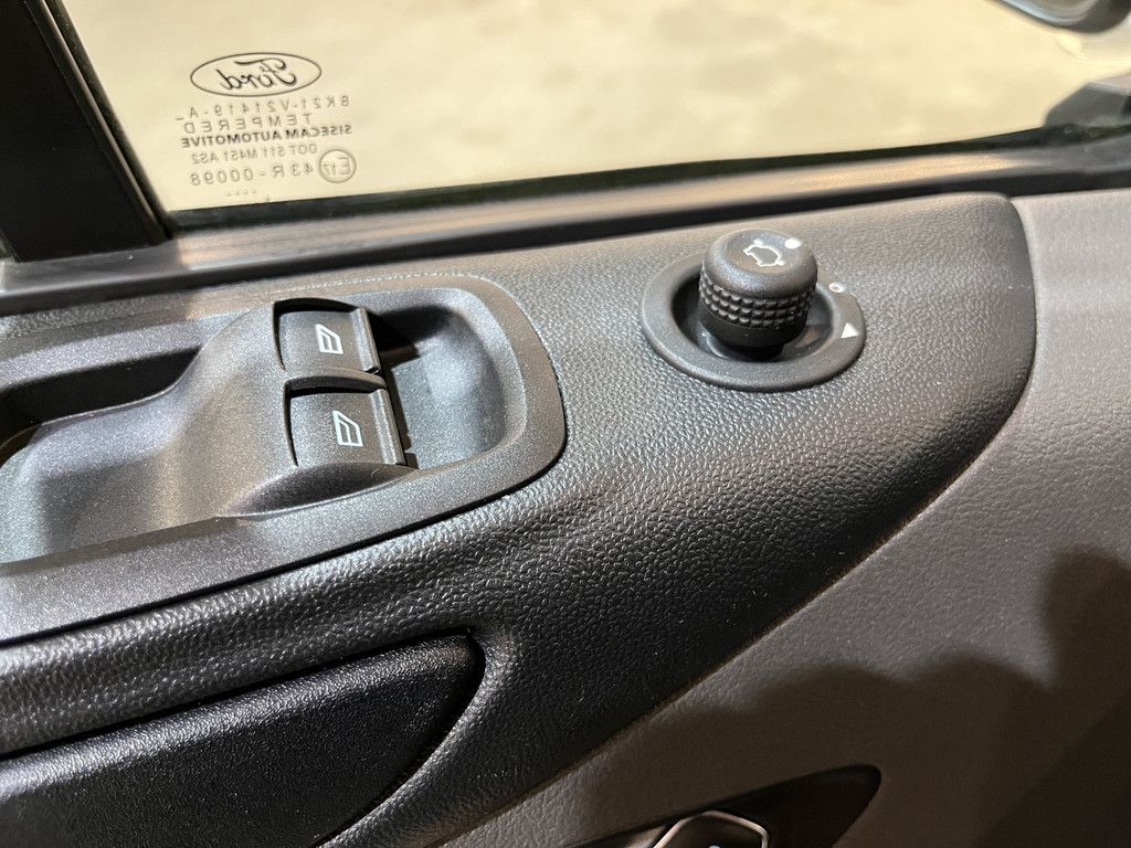 Ford Transit Custom 300 2.0 TDCI L2H1 Trend 130 PK / Servicebus / Sortimo Inrichting / Euro 6 / Airco / Cruise Control / PDC / Klep / 3-Zits