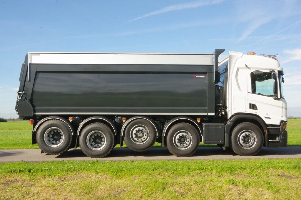 Scania 10x4 46-tons Quadro met Vossebelt kipper