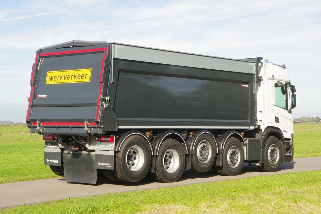 Scania 10x4 46-tons Quadro met Vossebelt kipper