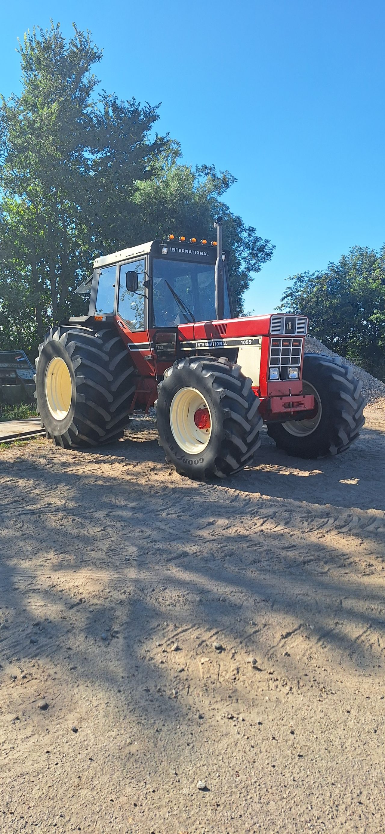 International 1055