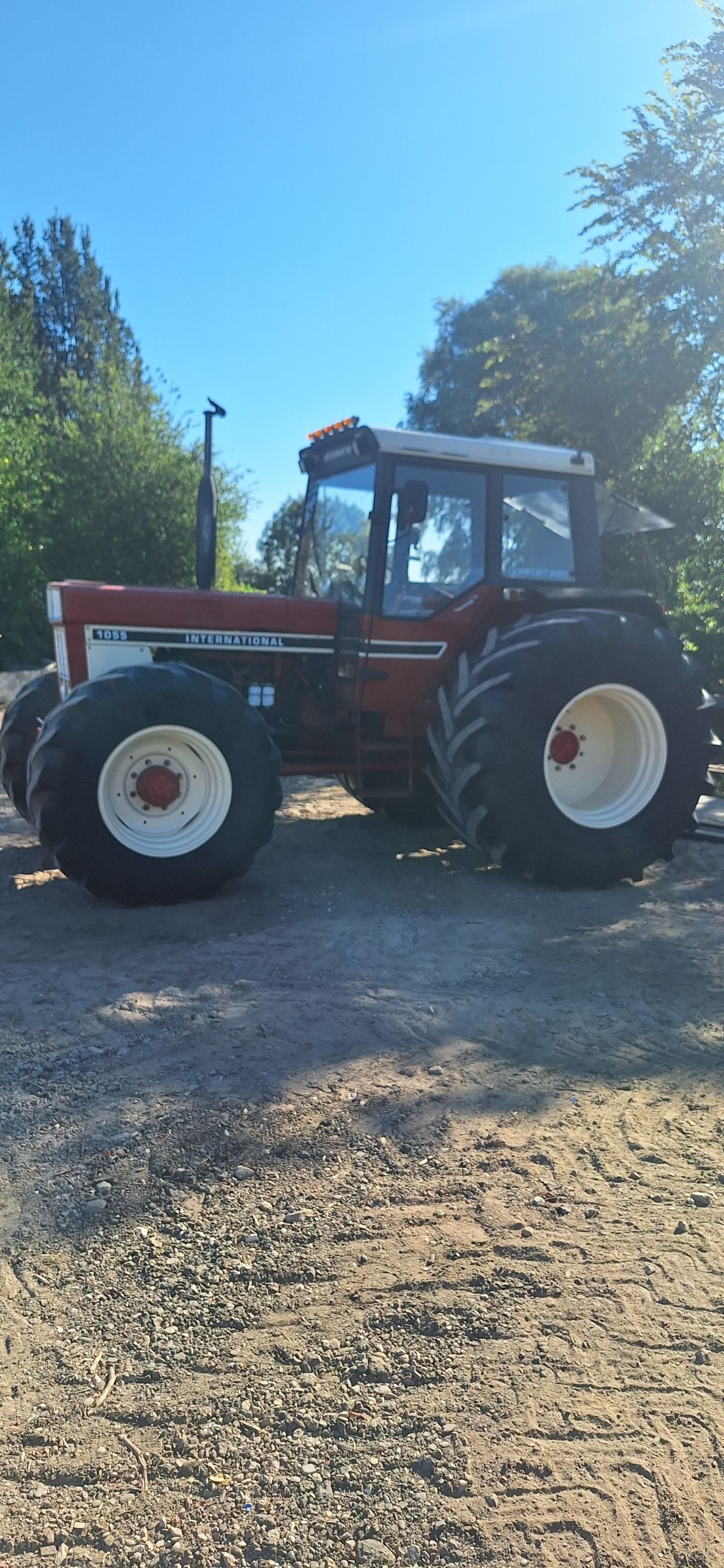 International 1055