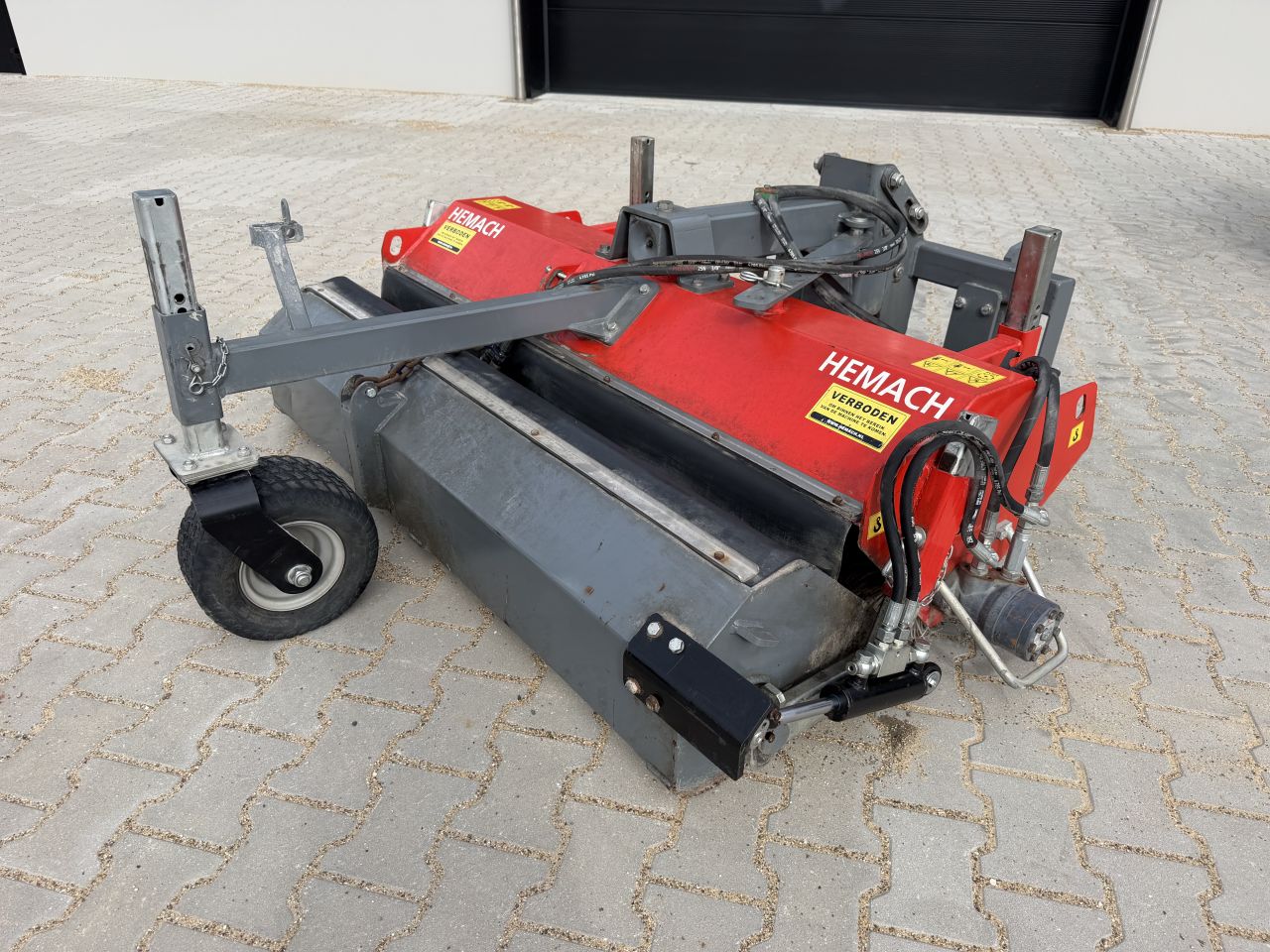 Hemach veegmachine giant shovel