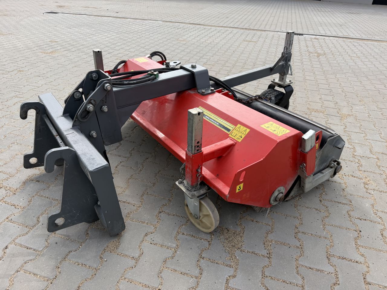 Hemach veegmachine giant shovel