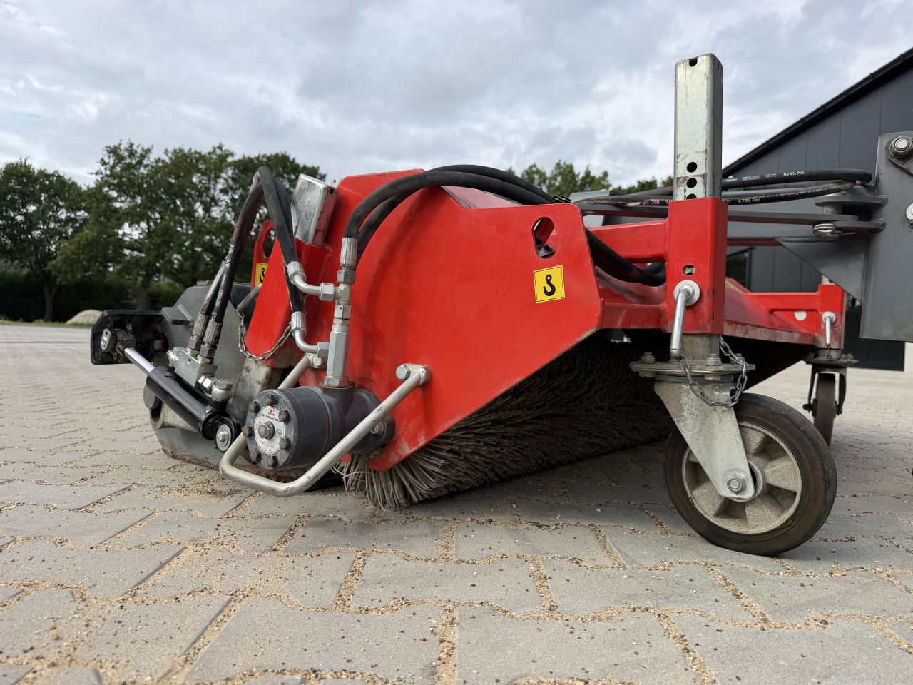 Hemach veegmachine giant shovel