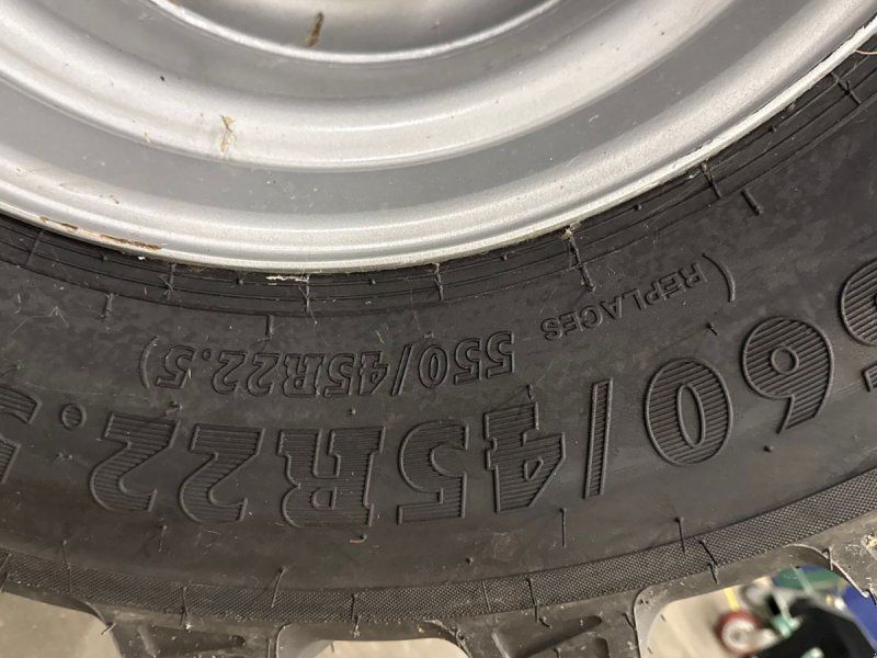 BKT 560/45 R22.5