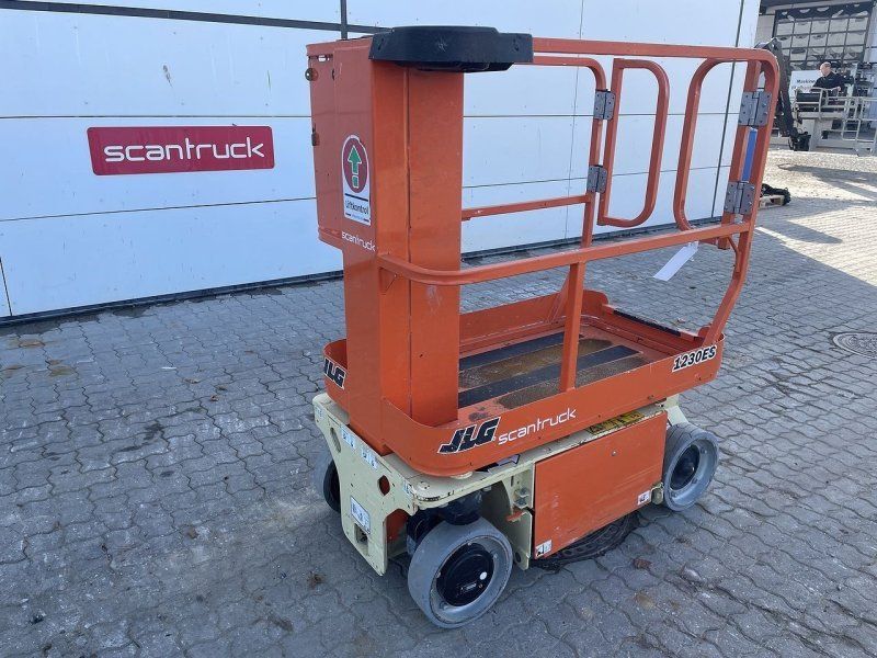 JLG 1230ES