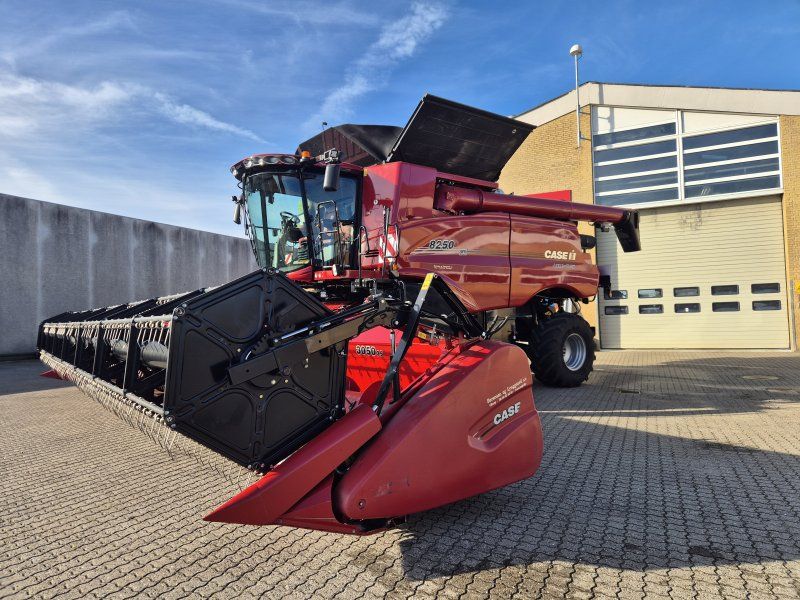 Case IH AXIAL-FLOW 8250