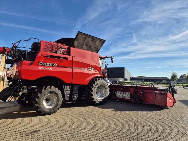 Case IH AXIAL-FLOW 8250