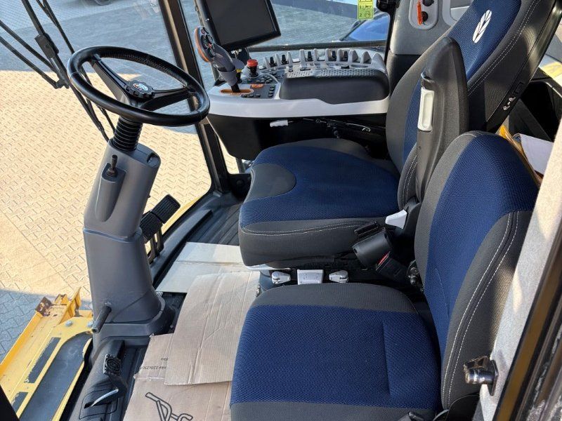 New Holland CR 8.80