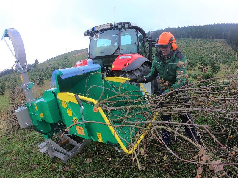 HS 150 V Holzhacker / Holzschredder / Holzhäcksler für Traktor-