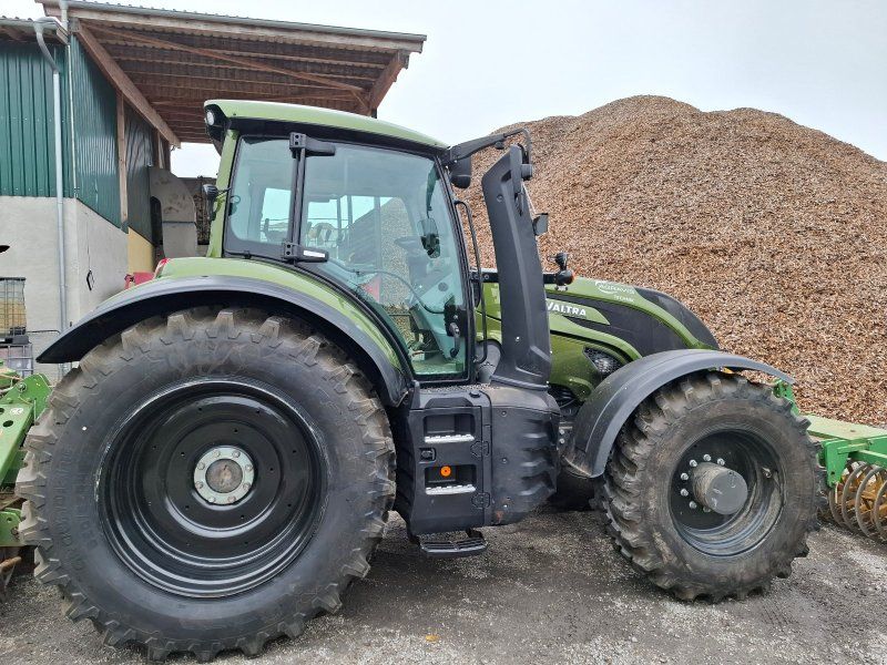 Valtra T 235