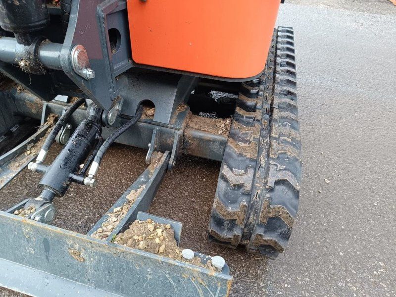 1,2 Tonnen Bagger mit Vollkabine und 3 Zylinder