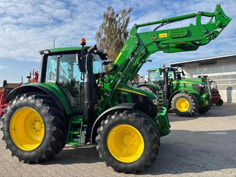 John Deere 6120M
