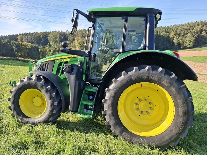 John Deere 6110M
