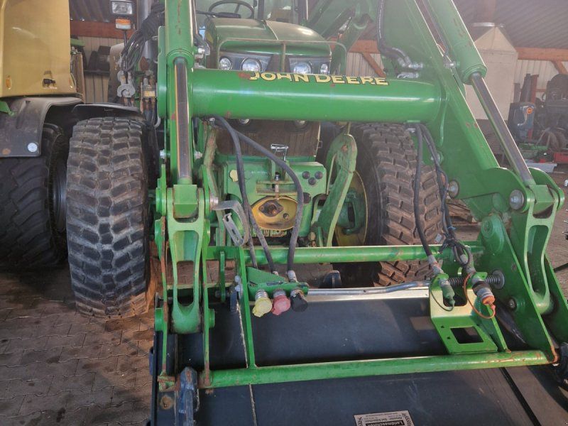 John Deere 6100MC