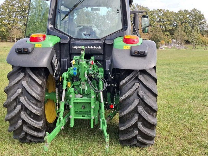 John Deere 6120M