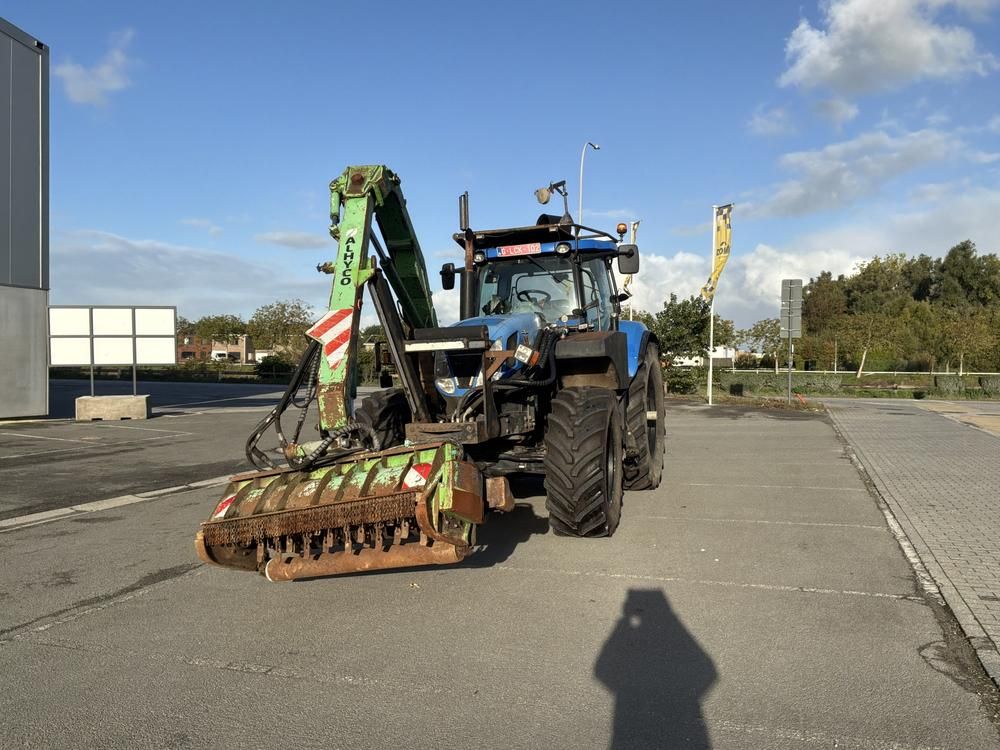 2015 New Holland T7.220 4WD SA Traktor mit Allradantrieb und Auslegermäher
